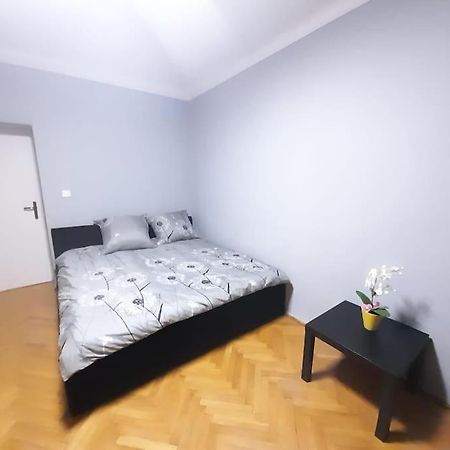 Mieszkanie Na Doby Plac Hallera Apartamento Varsovia Exterior foto