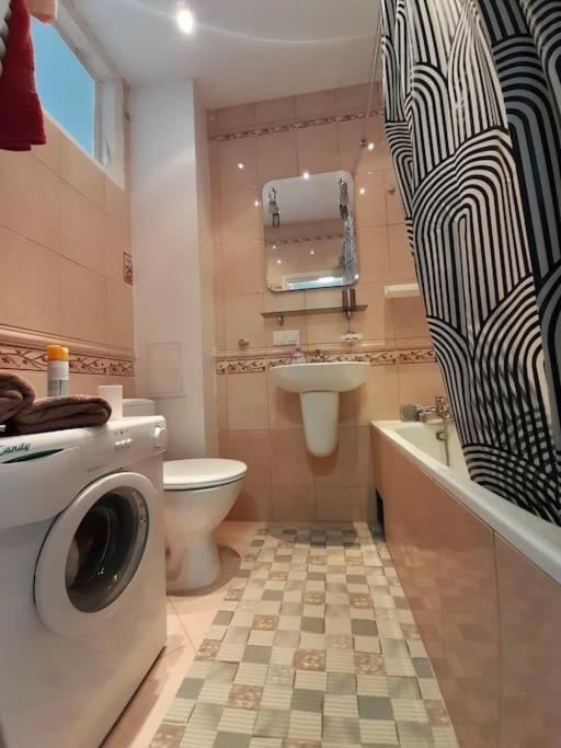 Mieszkanie Na Doby Plac Hallera Apartamento Varsovia Exterior foto